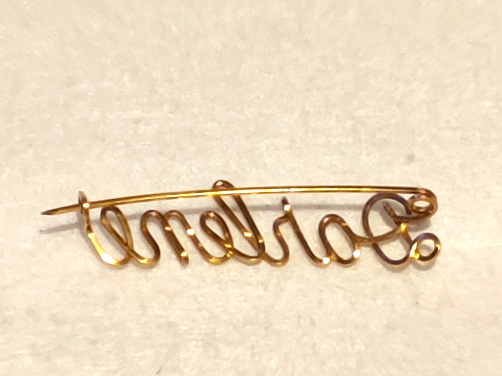 Vtg – Name Brooch Pin – Darlene Cursive – Gold Tone Wire – 1 3/4 in Long