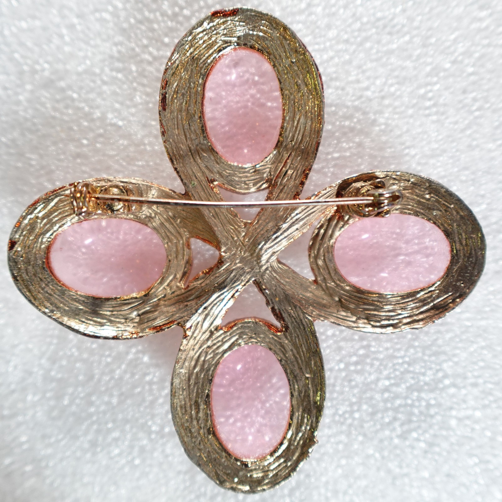 Vintage Gold Tone Pink Cabochon Quatrefoil Brooch Pin Fashion Jewelry